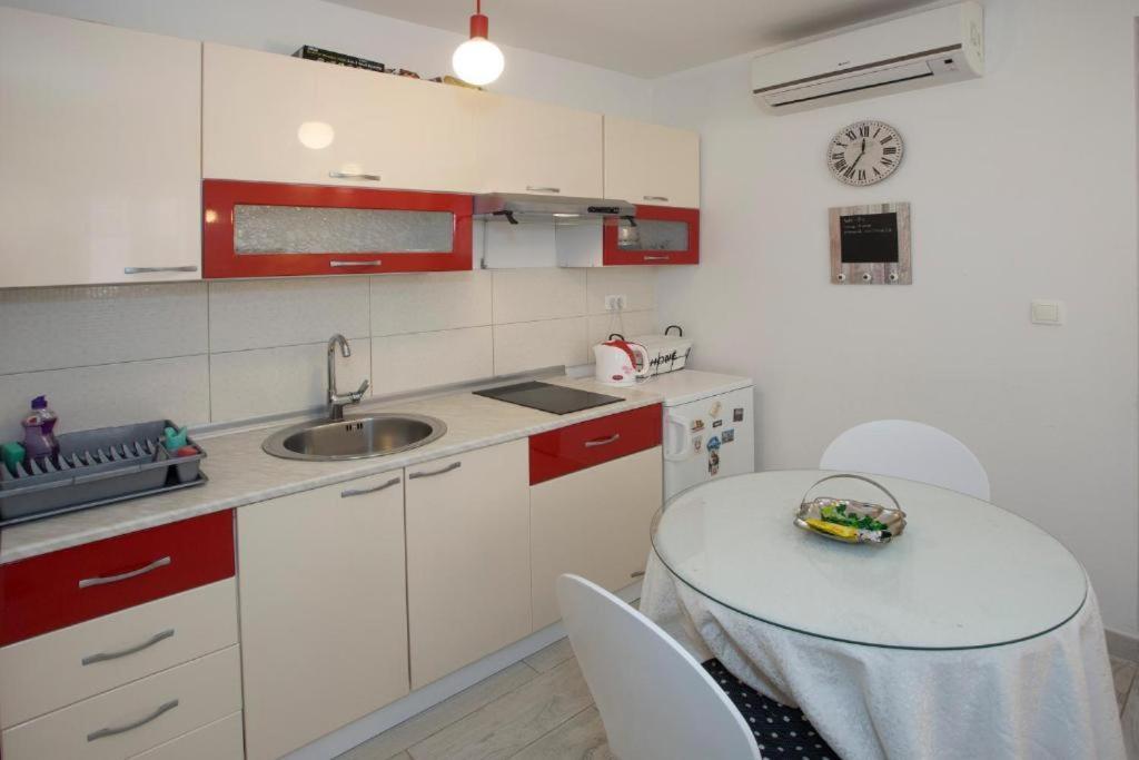 Petra Apartment *